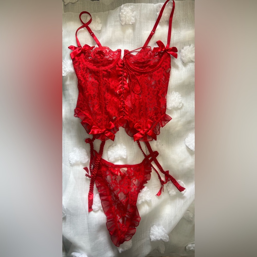 Victoria secret gold label Elegant Red Lace Lingerie Set